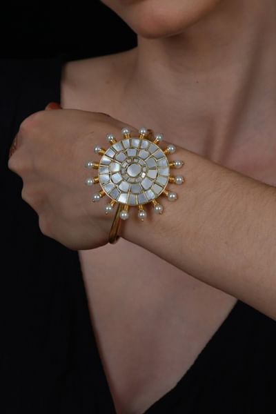 White mother of pearl bracelet