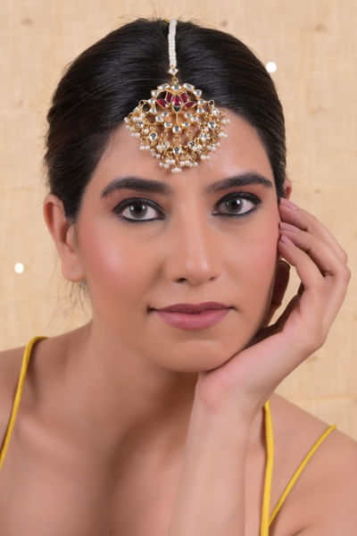 Multicolour kundan maangtikka