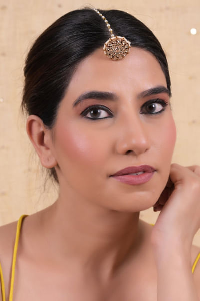 White kundan borla maangtikka