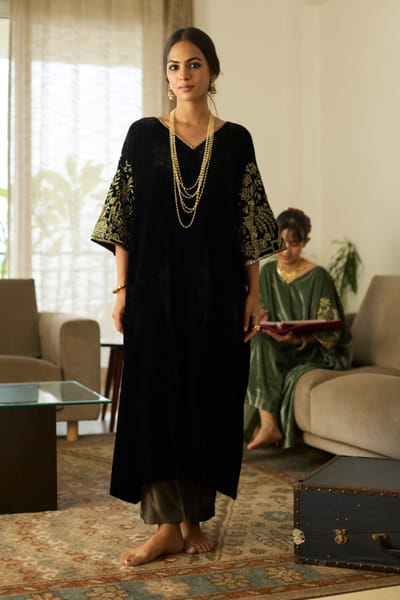 Black embroidered velvet kaftan set