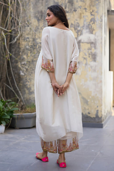 Sarang Kaur White hand embroidered chanderi silk kurta set SARAMAY26D144061