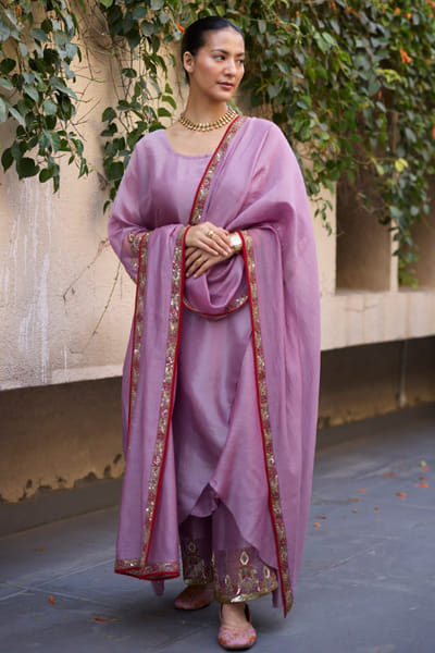 Sarang Kaur Purple hand embroidery chanderi silk kurta set SARAMAY26D144062