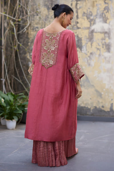Sarang Kaur Pink hand embroidered kurta and skirt set SARAMAY26D144067