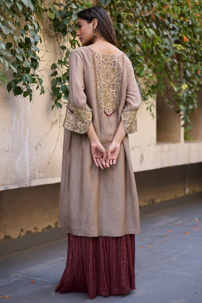 Sarang Kaur Grey and rust hand embroidered kurta skirt set SARAMAY26D144068