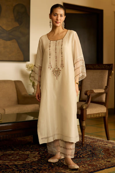 Sarang Kaur White hand embroidered kurta set SARAMAY26D144069