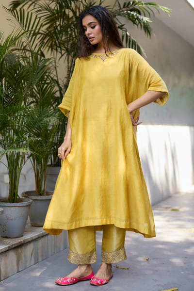 Sarang Kaur Yellow and grey hand embroidered kurta set SARAMAY26D144072