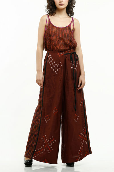 Spaghetti top with palazzos
