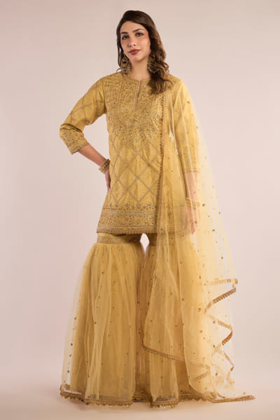 Saina Kapoor Gold Kashmiri aari embroidered gharara set SAINAUG26D152709