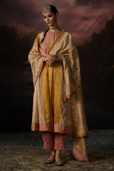 Gold kadua handwoven banarasi dupatta
