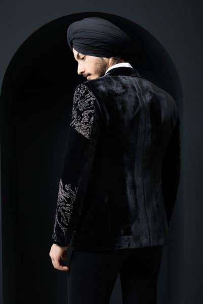 Sarab Khanijou Black zari embroidery tuxedo set SARAMAY26D245370