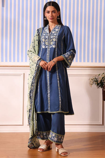 Navy blue floral embroidered kurta set