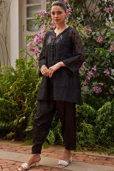 Mulmul Black embroidered organza kurta set MULMJUL26D250754