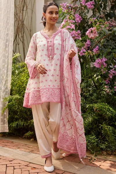Mulmul Off white embroidered kurta set MULMJUL26D250755