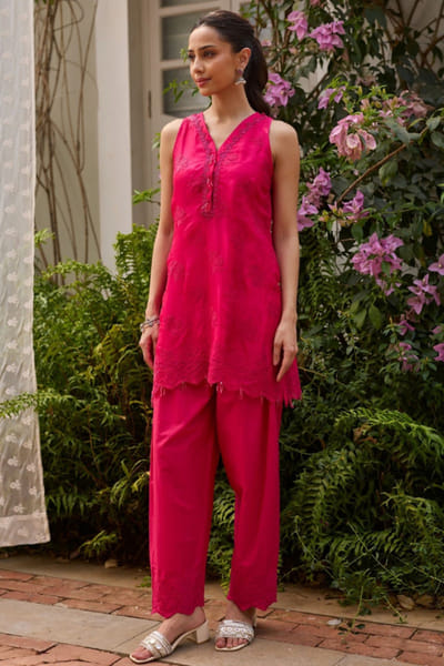 Mulmul Fuchsia embroidered organza kurta set MULMJUL26D250772