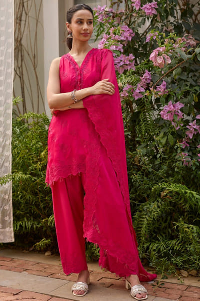 Mulmul Fuchsia embroidered kurta set MULMJUL26D250771