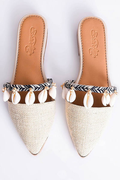 Pointed jute flats