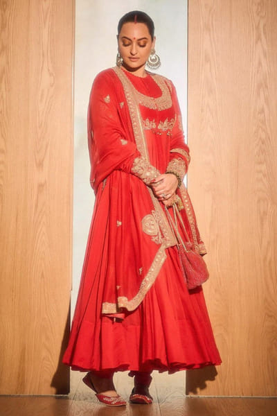 Anamika Khanna Red embroidered silk anarkali set ANAMJUL26D148827