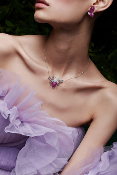 Ruby stone embellished bee pendant chain