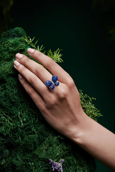 Sapphire stone embellished butterfly ring