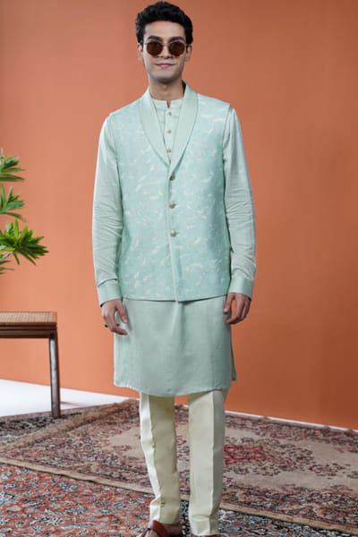 Sage green leaf printed bandi