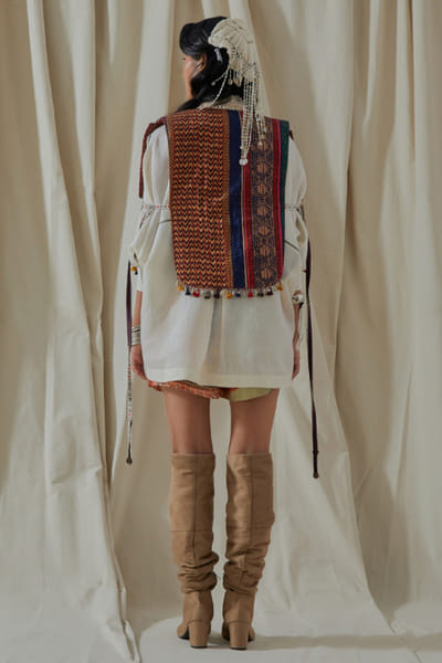 Aseem Kapoor White print embroidered gilet co-ord set ASEEMAY26D144533