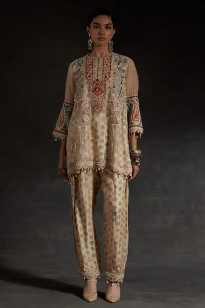 Aseem Kapoor Ecru print embroidered short kurta set ASEEAPR26D143028
