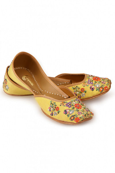 Yellow floral embroidered juttis