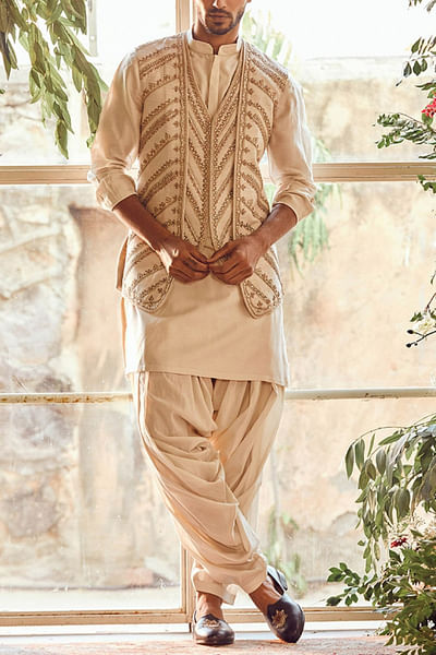 Ecru embroidered bandi and kurta set