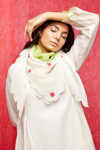 Swati Vijaivargie Ivory and green tie-dye scarf SWATJUN26D148210