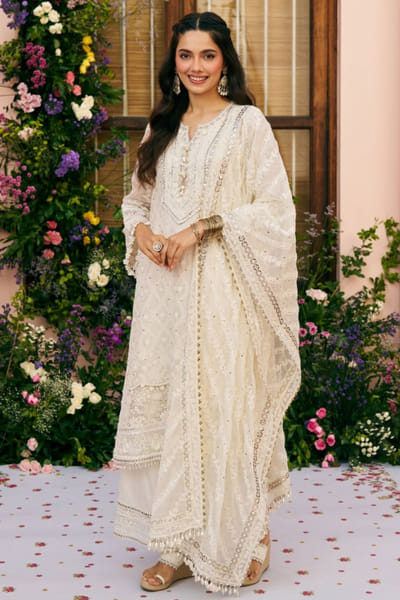 Mulmul Off white motif embroidered organza kurta set MULMAR26D140724