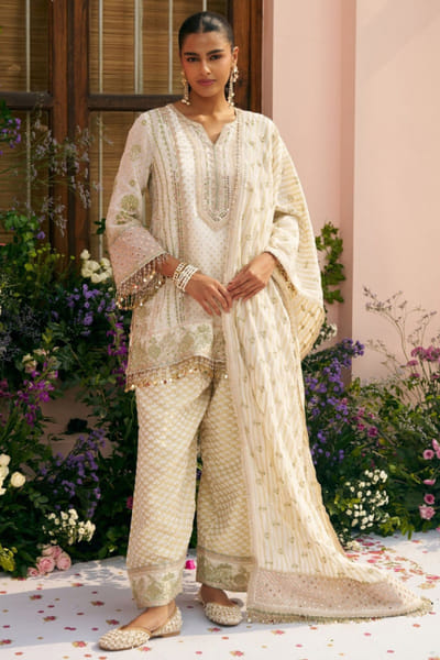 Mulmul Off white banarasi polka kurta set MULMAR26D140729