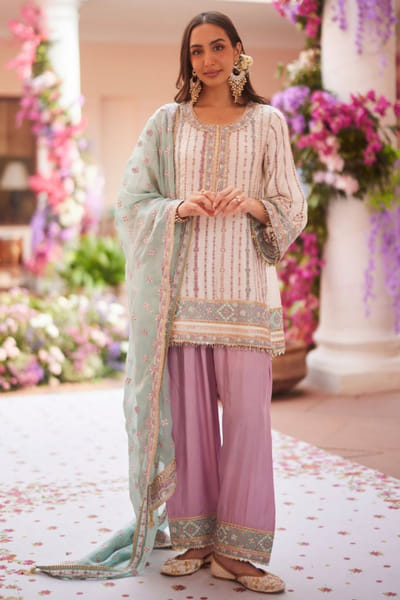 Off white embroidered kurta set