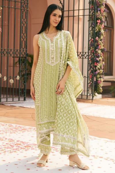 Mulmul Green embroidered organza kurta set MULMAR26D140716