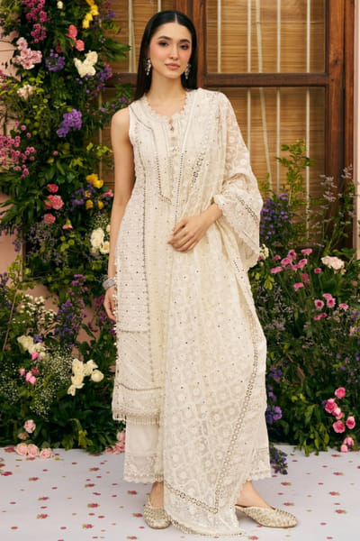 Mulmul Off white embroidered organza kurta set MULMAR26D140714