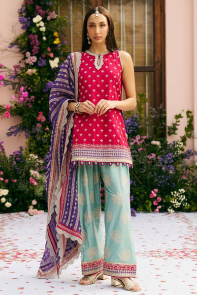 Mulmul Fuchsia motif embroidered kurta set MULFEB26D139093