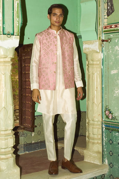 Ivory embroidered bandi kurta set
