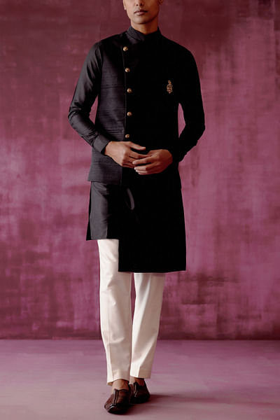 Black overlapped raw silk bandi