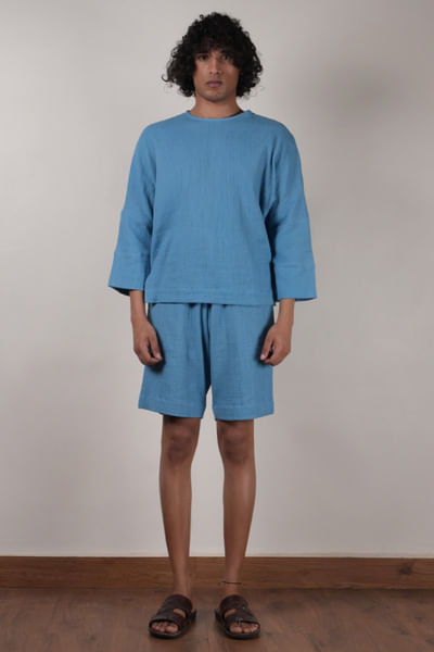 Blue crushed cotton t-shirt and shorts
