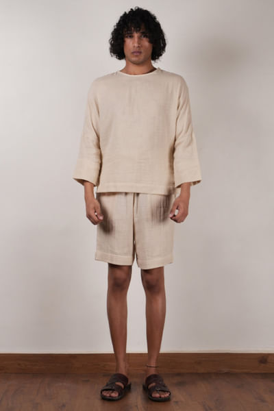 Off-white crushed cotton t-shirt and shorts