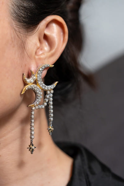 Uncut by Aditi Amin White diamond and pearl embellished earrings UNCUJUN26D146765
