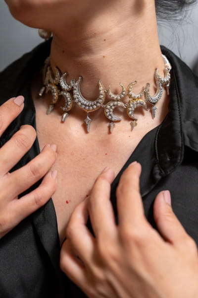 Uncut by Aditi Amin White diamond and pearl embellished choker UNCUJUN26D146773