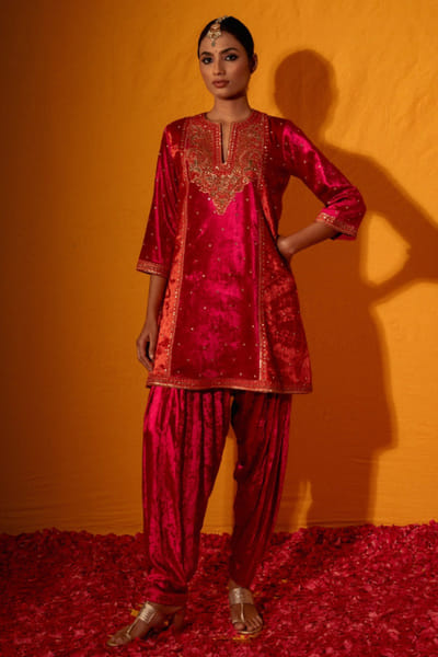 Geethika Kanumilli Pink embroidered velvet kurta set GEETJUN26D248314