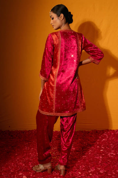 Geethika Kanumilli Pink embroidered velvet kurta set GEETJUN26D248314