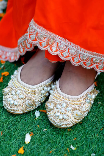 Gold pearl embellished juttis
