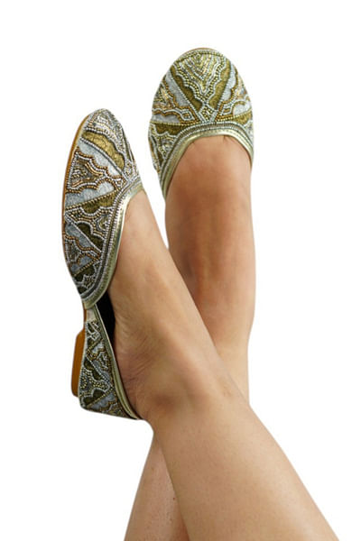 Grey metal bead embellished juttis