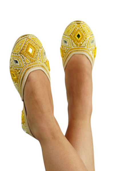 Gold mirror embellished juttis.