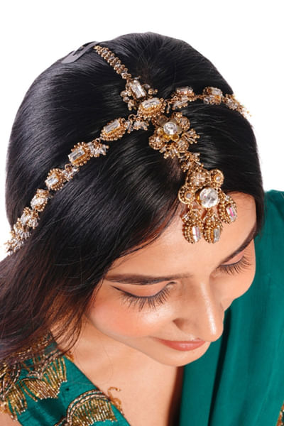 Gold beaded mathapatti