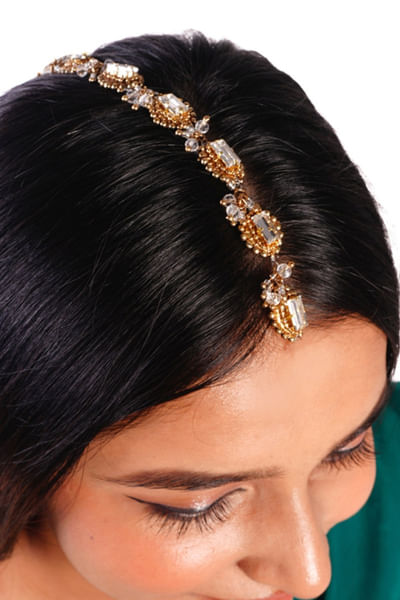 Gold beaded mangtikka
