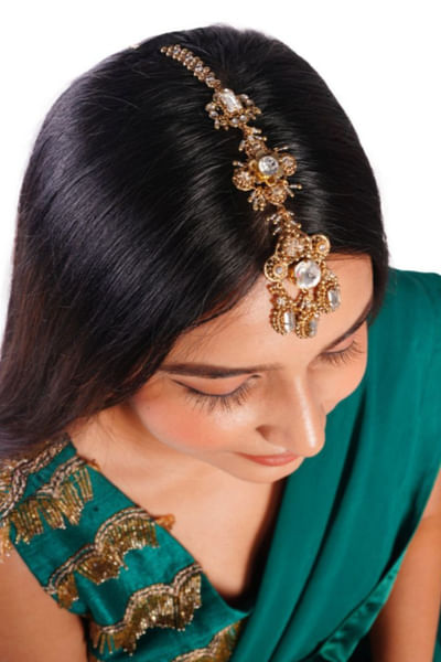 Gold bead embellished mangtikka