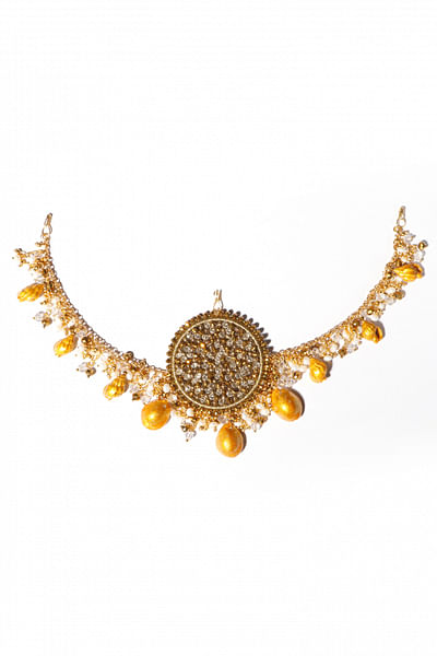 Golden shell embellished hair accessory